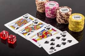 Myanmar ကစားသူ မိုဘိုင်းဖုန်းမှ MMK33 APP ဖြင့် KBZPay ငွေသွင်းနေသည့် မြင်ကွင်း